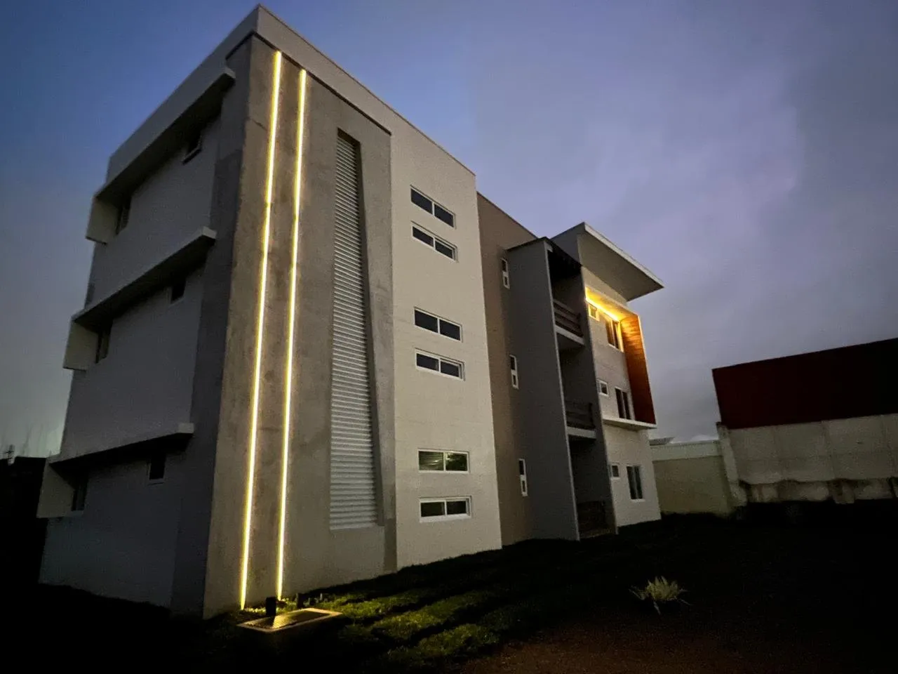 Edificio de apartamentos, tres niveles, foto 3