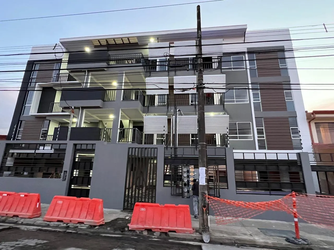 Edificio de apartamentos, cuatro niveles, foto 3
