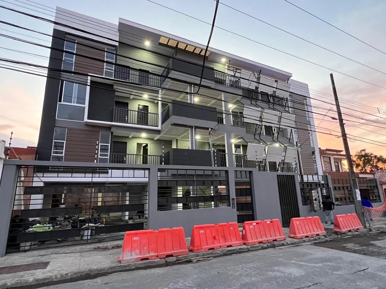 Edificio de apartamentos, cuatro niveles, foto 4