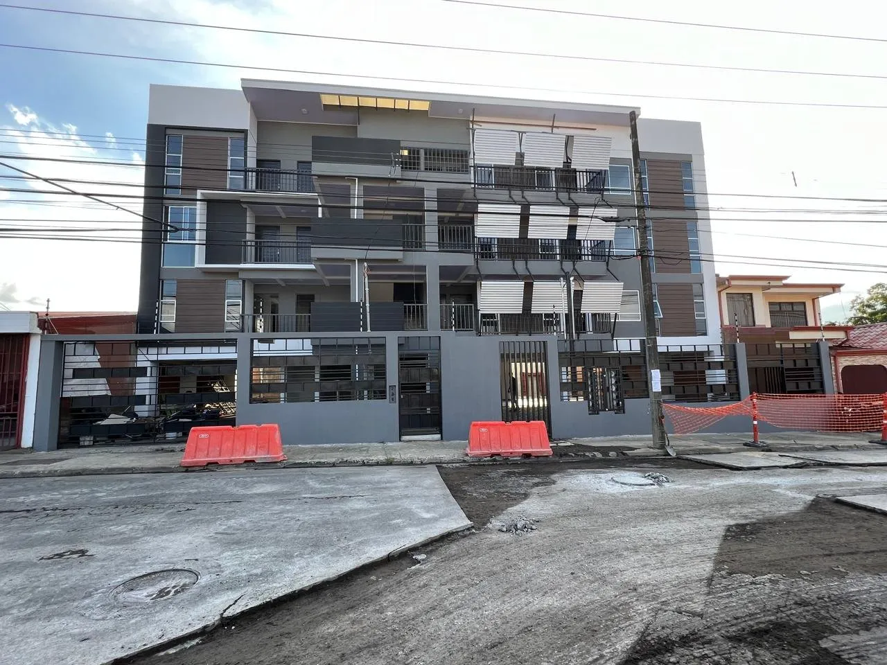 Edificio de apartamentos, cuatro niveles, foto 5